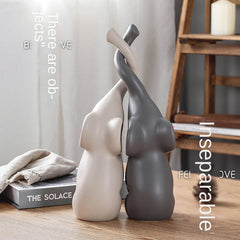 European Couple Figurine Ornament for Wine Cabinet and Home Decoration