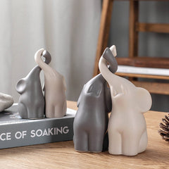 European Couple Figurine Ornament for Wine Cabinet and Home Decoration