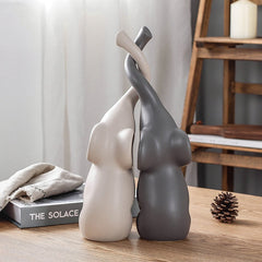 European Couple Figurine Ornament for Wine Cabinet and Home Decoration