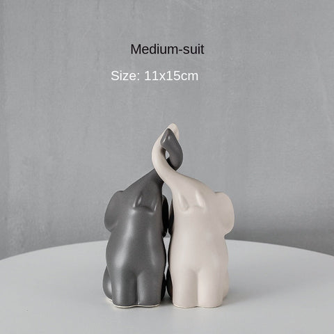 European Couple Figurine Ornament for Wine Cabinet and Home Decoration